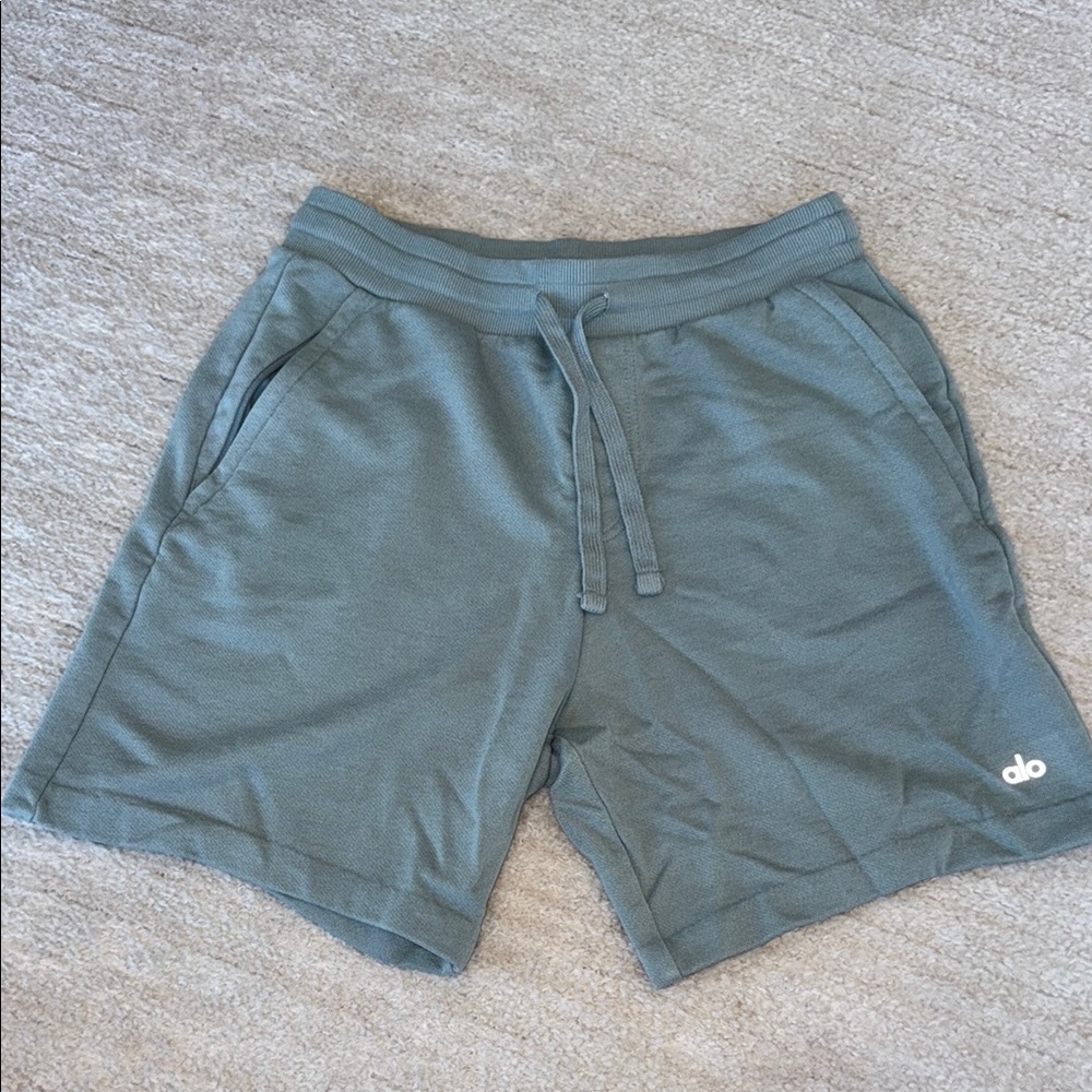 ALO Yoga Men's Green/ turquoise Chill sweat Shorts - size M